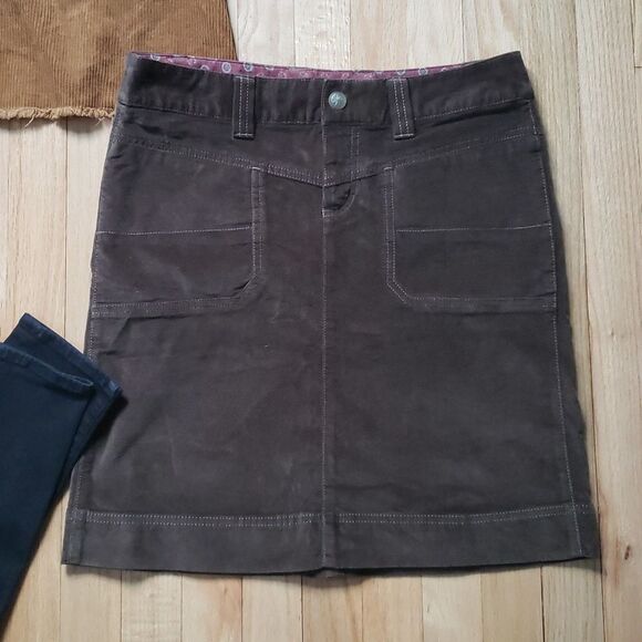 Athleta Women's Roseville Velvet Athleisure Skirt Size 4 Acadamia Career Green - Picture 3 of 6